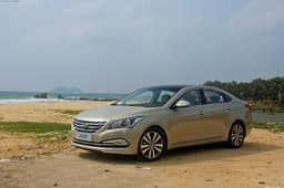 New Hyundai Mistra saloon photo gallery